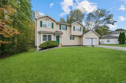 16 White Birch Ct, Poughkeepsie, NY 12603