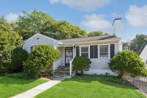 809 Ridgewood Dr, Peekskill, NY 10566