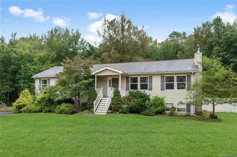 766 Manning Rd, Mount Hope, NY 10940