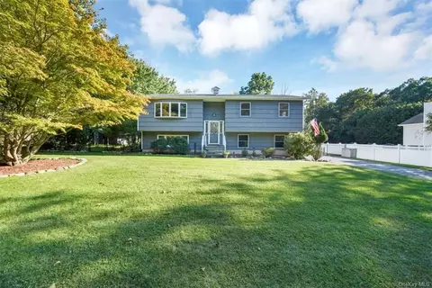 3 Annette Ln, Ramapo, NY 10901