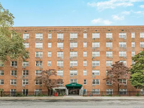 642 Locust St #5A, Mount Vernon, NY 10552