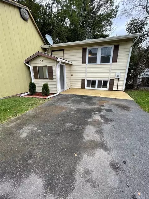 31 Laura Ln, Thompson, NY 12751