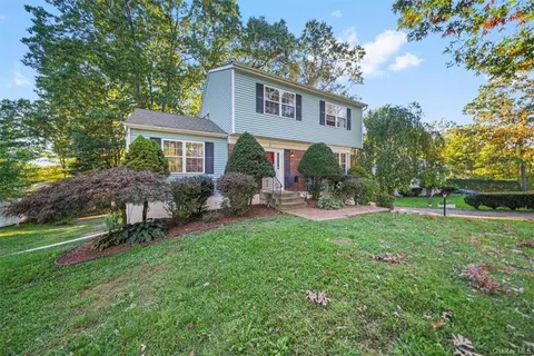 8 Bunker Hill Rd, Newburgh, NY 12550