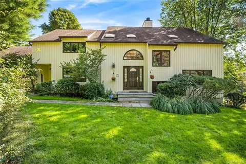 72 N Mountain Dr, Greenburgh, NY 10522