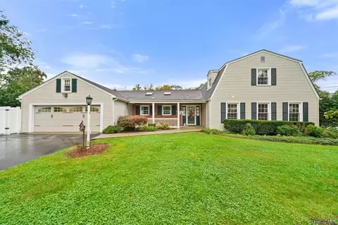 2 Barclay Rd, New Windsor, NY 12553