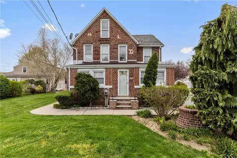 133 N Windhorst Ave, Bethpage, NY 11714