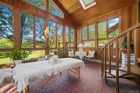 229 Brola Rd, Mount Hope, NY 10940