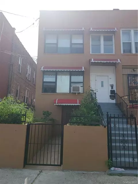952 E 223rd St, Bronx, NY 10466 photo 1