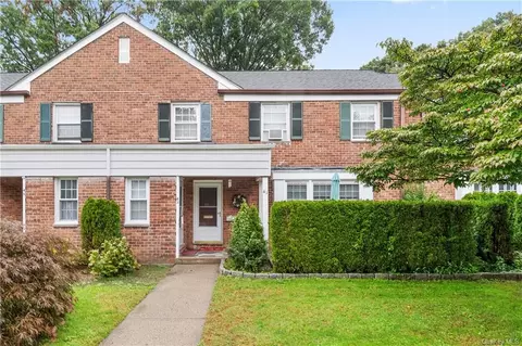 41 Robins Cres #41, New Rochelle, NY 10801