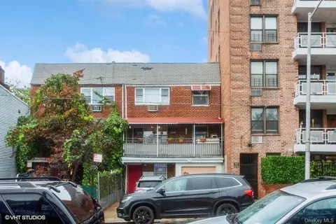 4858 38th St, New York, NY 11101