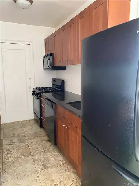 100 Pelham Rd #5F, New Rochelle, NY 10805
