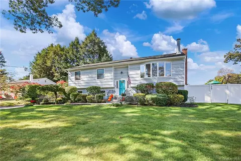 2 Valley Dr W, Yorktown Heights, NY 10598