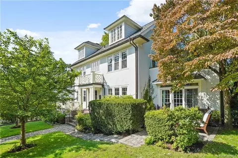301 Loring Ave, Pelham, NY 10803