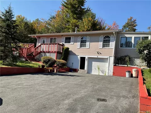 5 Gail Dr, Loch Sheldrake, NY 12759
