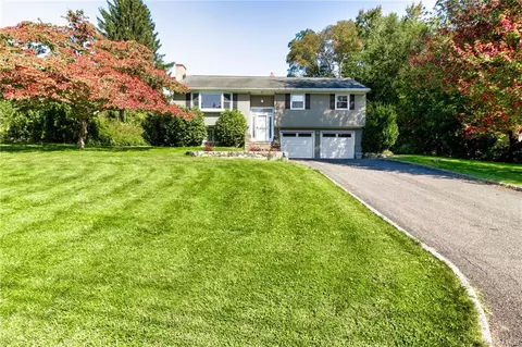 33 Seven Oaks Ln, Southeast, NY 10509