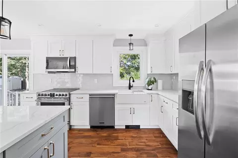 225 Van Buren St, West Babylon, NY 11704
