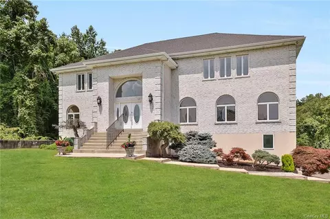 245 Bear Ridge Rd, Mount Pleasant, NY 10570