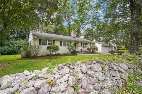 28 River Rd, Ramapo, NY 10901