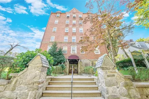 40 E Birch St #1B, Mount Vernon, NY 10552
