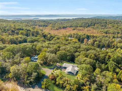 27 Allapartus Cir, New Castle, NY 10562