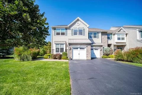 1323 Glastonbury Ln, Fishkill, NY 12524