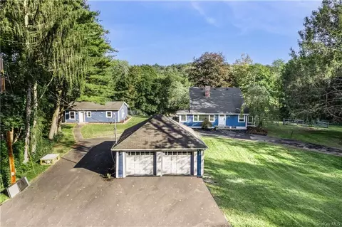 92 Rochdale Rd, Poughkeepsie, NY 12603
