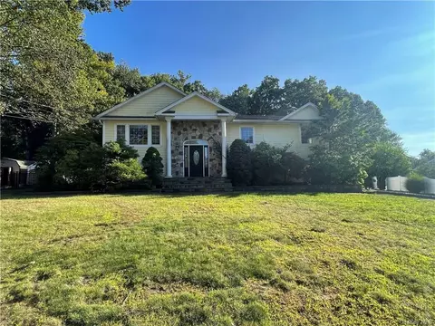 56 N Park Ter, Clarkstown, NY 10920