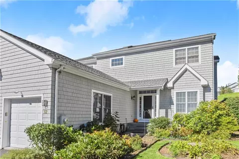 12 Club Ct, Mount Pleasant, NY 10570