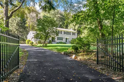 265 Chadeayne Rd, Yorktown, NY 10562