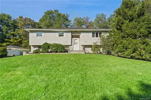 9 Keltz St, Clarkstown, NY 10956