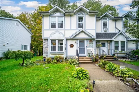 48 Angela Ct, Beacon, NY 12508