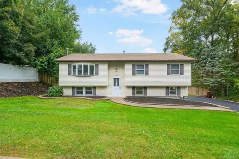 20 Robert Dr, Warwick, NY 10990