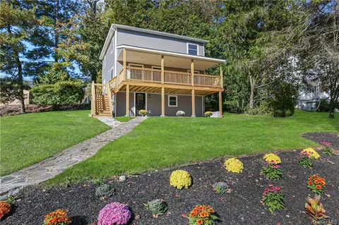 2765 Hyatt St, Yorktown, NY 10598