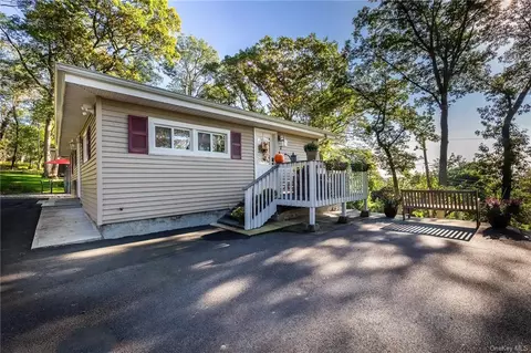 7 Hillair Rd, Putnam Valley, NY 10537