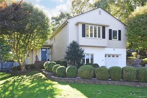 42 Victor Dr, Greenburgh, NY 10533