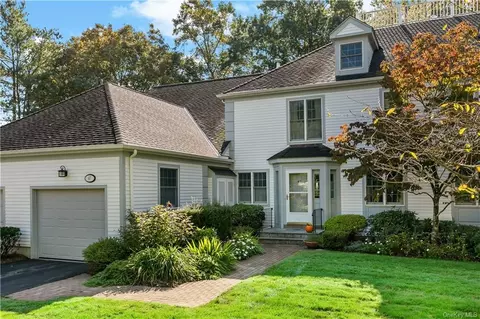 47 Brook Hills Cir, White Plains, NY 10605