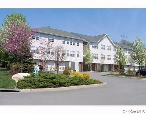 65 Deer Ct Dr, Middletown, NY 10940
