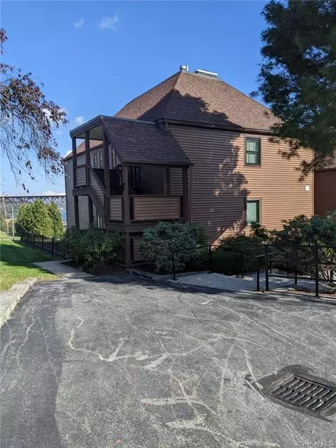 350 N Water St #1, Newburgh, NY 12550