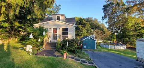 44 Putnam Dr, Kent, NY 10512