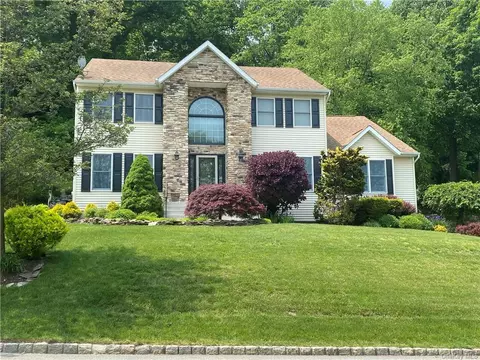 5 Viohl Way, Haverstraw, NY 10923