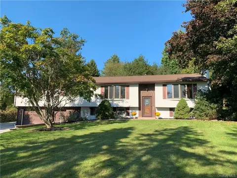 111 Beaver Rd, Beekman, NY 12540