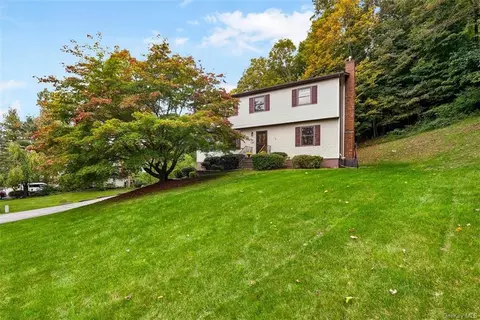 3 Candlewood Rd, Harriman, NY 10926