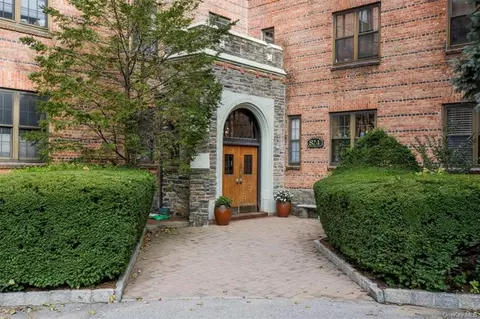824 Bronx River Rd #5A, Yonkers, NY 10708