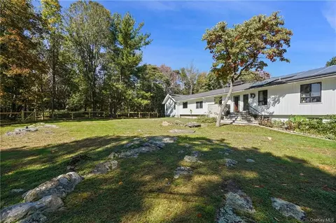 204 Keeler Ln, North Salem, NY 10560