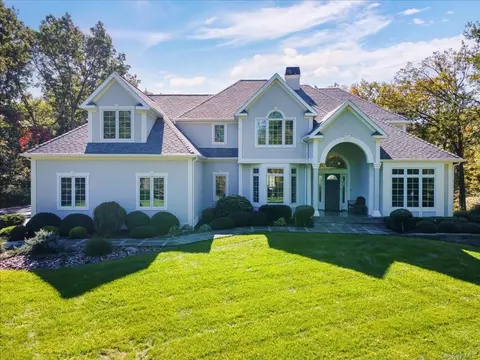 86 Victor Dr, La Grange, NY 12603