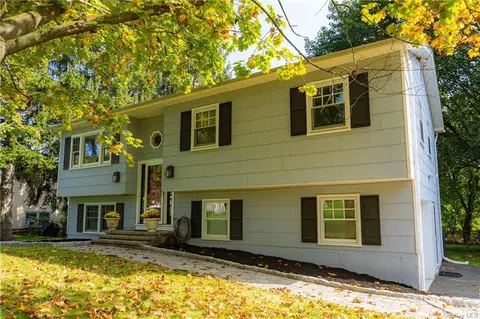11 Garrison Ln, Stony Point, NY 10980