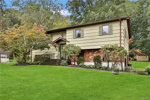 56 Theodore Roosevelt Dr, Orangetown, NY 10913