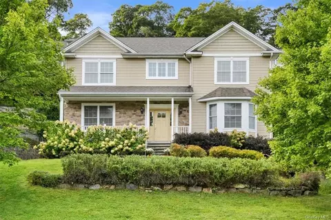 70 Sarles Ln, Mount Pleasant, NY 10570