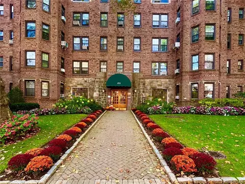 253 Garth Rd #5G, Scarsdale, NY 10583