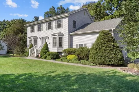 6 Gregory Ln, Woodbury, NY 10917